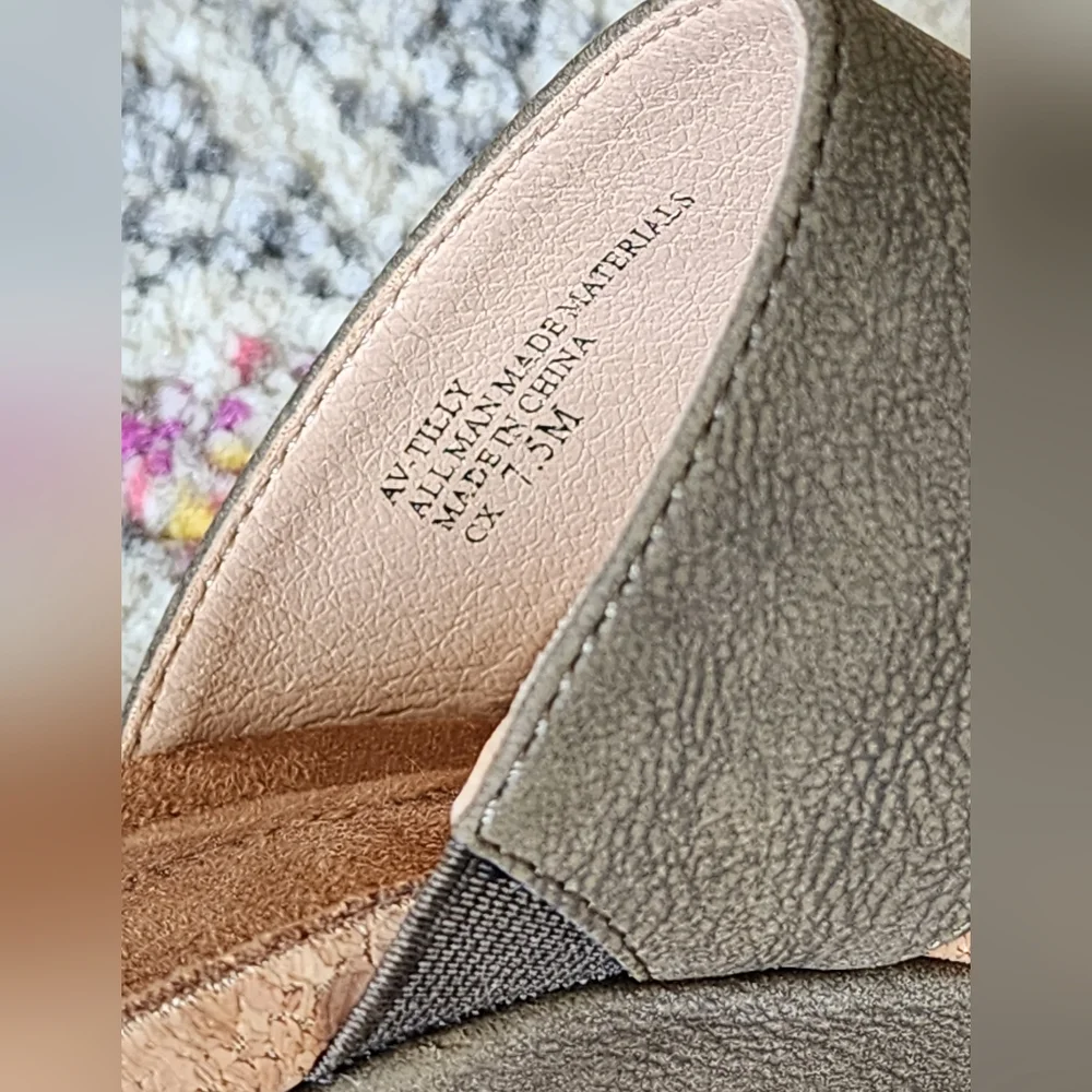 Adrienne Vittadini Tilly Wedge Sandals - Picture 4 of 4